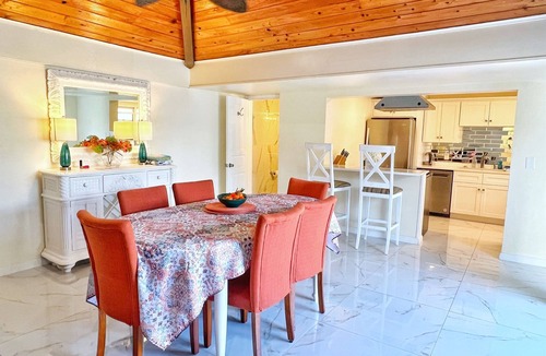 Frydendal Condo | Walk to Coki Beach! POOL - Remodeled 3BR Condo