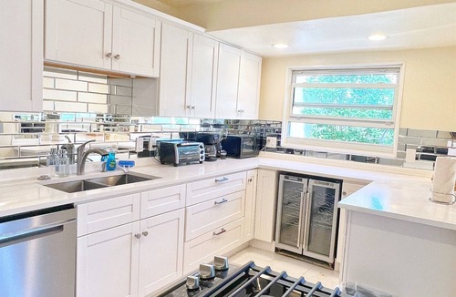 Frydendal Condo | Walk to Coki Beach! POOL - Remodeled 3BR Condo