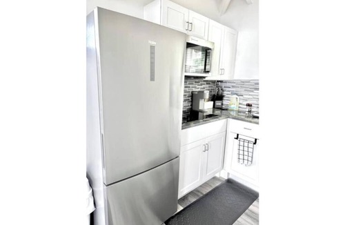 Frederiksted Southeast Apartment | Walk to the beach! Sweet Tart on King“Guava” 2BR