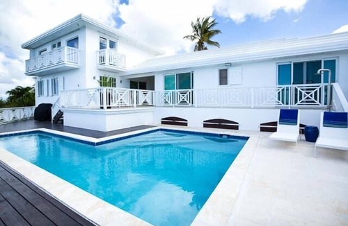 Testman House | White House book your winter and Spring dates now!