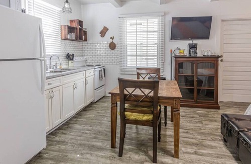 Estate East Street Apartment | Zen Treasure - A Matey's Retreat