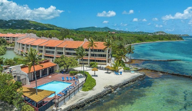 2 Bedroom Sleeps 6 - Cozy Condo with beach access