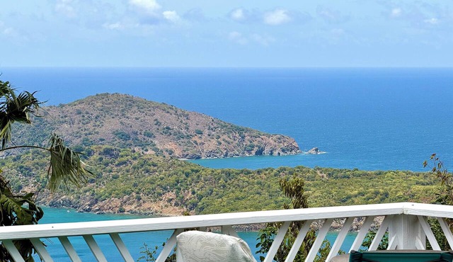 3-bedroom estate in peaceful Charlotte Amalie East with AC