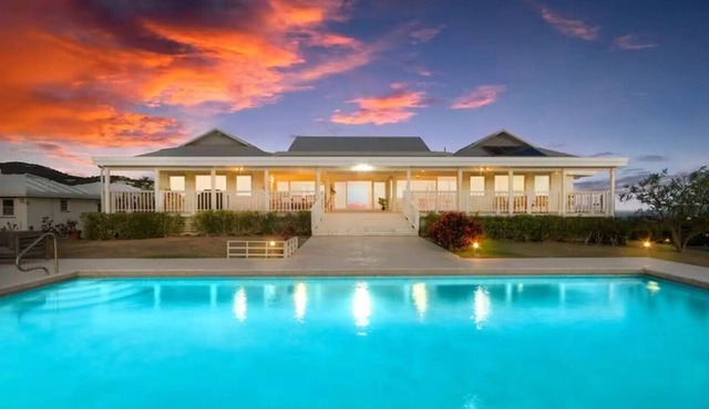 4BR w/pool, centrally located - 5min to beach!