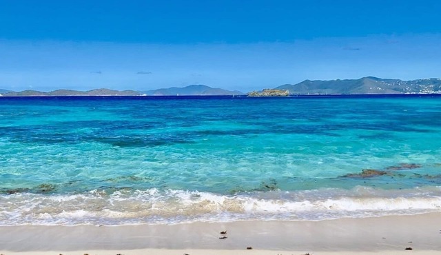 5⭐️ Luxury Modern Suite on the Sand Washer-Dryer@ Sapphire Beach Resort in St Thomas