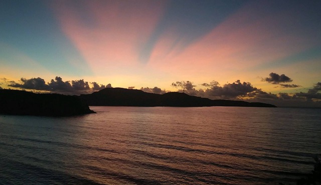 Amazing Ocean Front Views 2bd-2bth Condo at Bolongo Beach With SUV!!