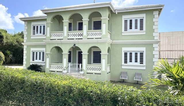Barrenspot Tropical Villa