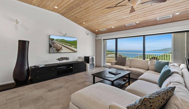 Caribbean Grace - 3BD - Sleeps 8 - Beautiful Views in St Thomas