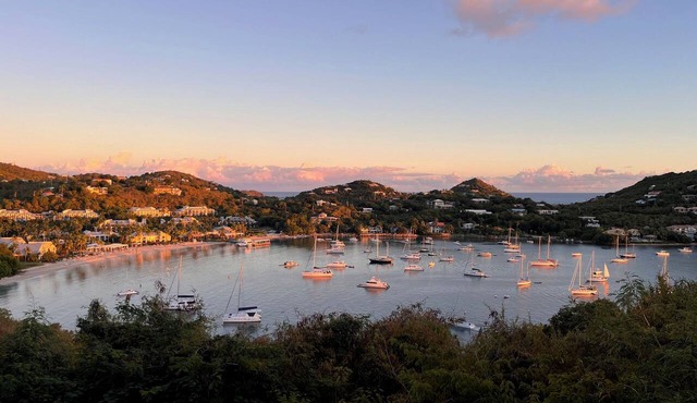 Cozy 1-bedroom apartment close to Cruz Bay with AC in Cruz Bay