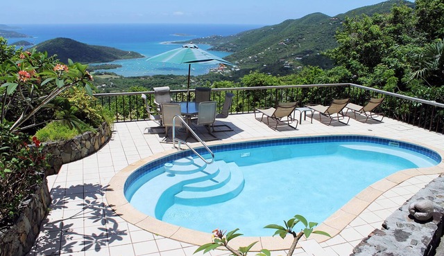 Eco-Friendly 3 BR villa with pool. Stunning Coral Bay views!