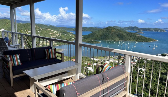 Heart Stopping Views, Sunshine, Pool, Immaculate. 2026 Holiday Special pricing in Coral Bay