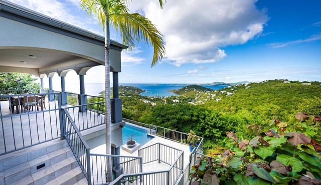 Le Rêve Spacious Luxury Villa, Perfect Location in Paradise!