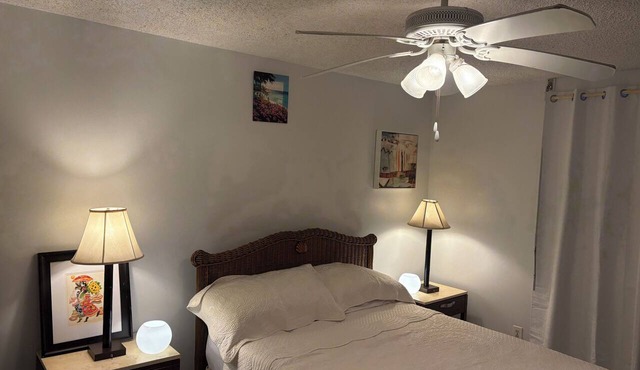 Lovely gated Condo with pool and restaurant on the compound! in St. Thomas
