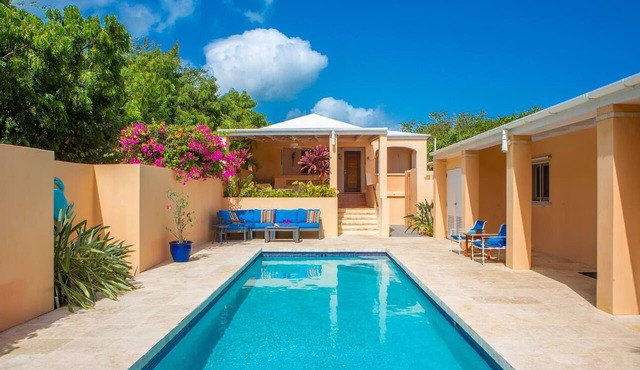 Modern home, w/pool & 2-mins to beach! in Christiansted