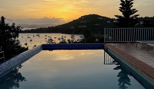 New rental, Newly Renovated 3br/2ba - open main room/beautiful view/large pool in Cruz Bay
