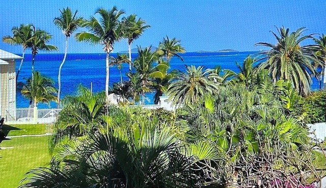 Ocean View Beach access 1 min walk to sea w pool 2/2condo close to Christiansted