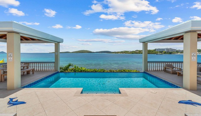 Oceanfront Estate w/Infinity Pool & Private Beach, Ideal for Groups & Weddings! in Saint Thomas