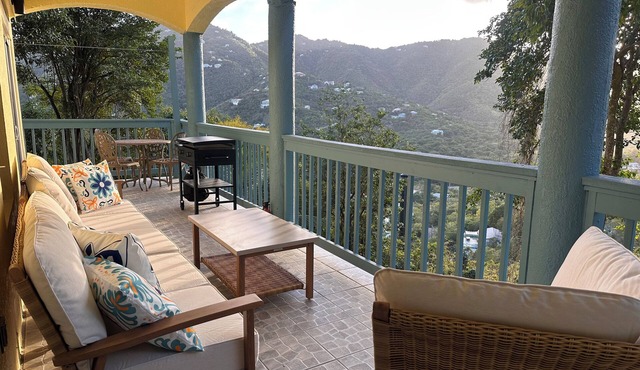 St. John Island Getaway. Quiet Gated 2BR in Coral Bay with Backup Generator