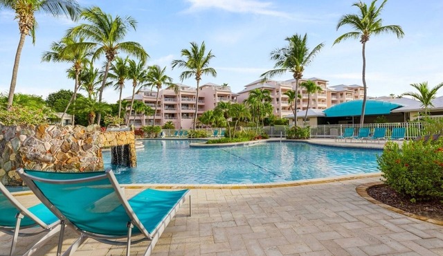 St. Thomas | Romantic Beach Retreat | Pool + Beach in St. Thomas