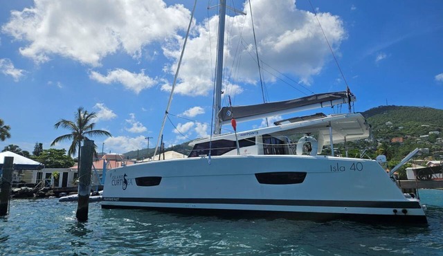Sun-Kissed Sailing: A Caribbean Beach Experience from Islas Vírgenes de Estados Unidos, Santo Tomás