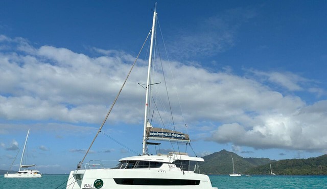 Sun-Kissed Sailing: A Caribbean Beach Experience from Islas Vírgenes de Estados Unidos, Santo Tomás