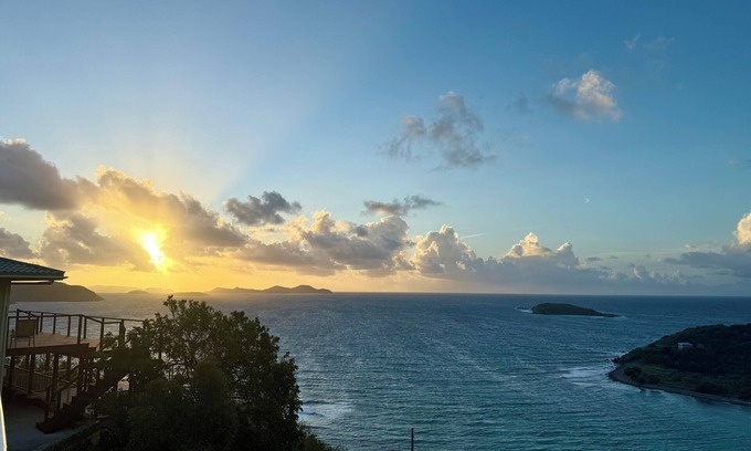 Estate Enighed Villa | 25% off October! Thanksgiving and Early December Available! 5 min to Salt Pond!