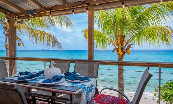 Estate William House | Beachfront Home with Large Deck. Walk to Restaurants. Near Downtown.