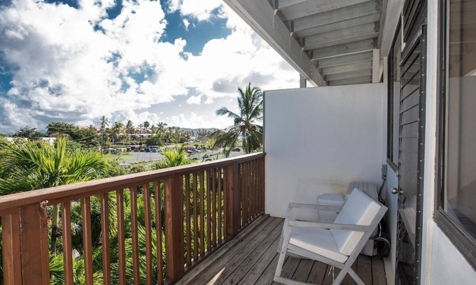 Red Hook Apartment | Blue Horizon, Two - Walk to Sapphire Beach