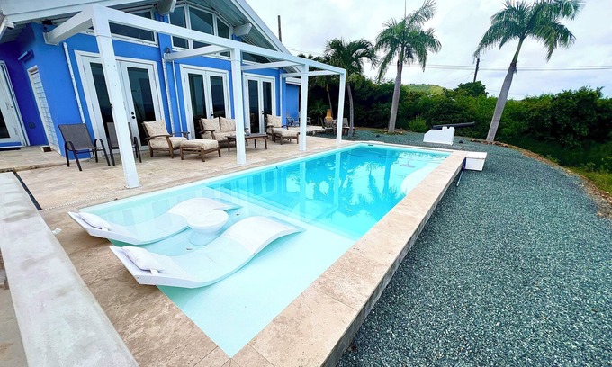 Cotton Valley House | Cruzan Time, New Pool, Buck Island view, Starlink, solar, 3 minutes to beach