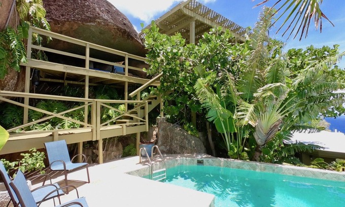 Peterborg Villa | Executive Retreat- Near Magen's Beach.