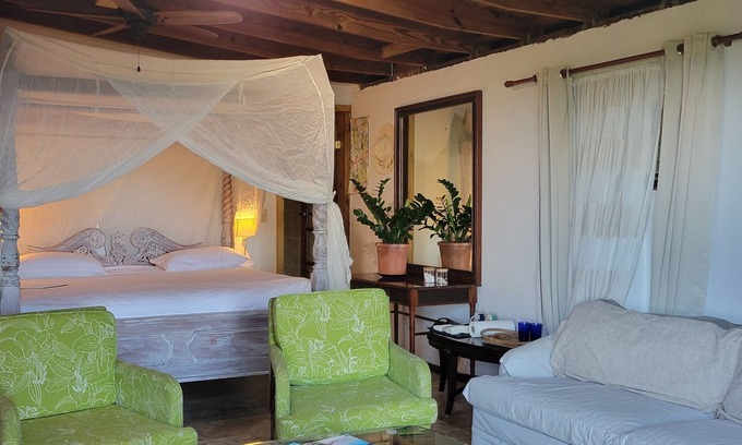 Rosendal Apartment | Magens Bay 3 minutes drive to Rustic Cabin n