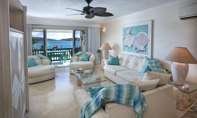 Nazareth Condo | New "CUSTOM" renovation. Beachfront and restaurants 10% off East End Restaurants