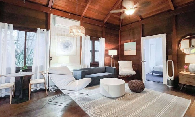 Estate Enighed House | Oceanview Cottage | Walk to Beach & Restaurants