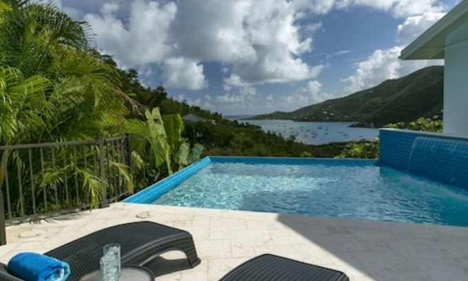 Estate Carolina House | On A Whim - 2 BR/3BA Cozy Island House with Infinity Pool and View of Coral Bay!