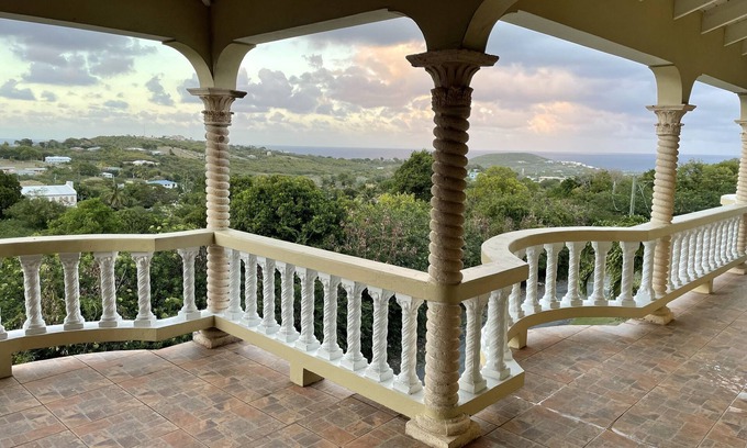 Estate East Street House | Private home, mid island, north side with a magnificant seaview.
