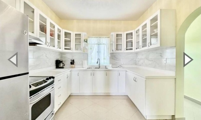 Benner House | Simby D'lo A Presidental House.Pack up your luggage and move in! UP