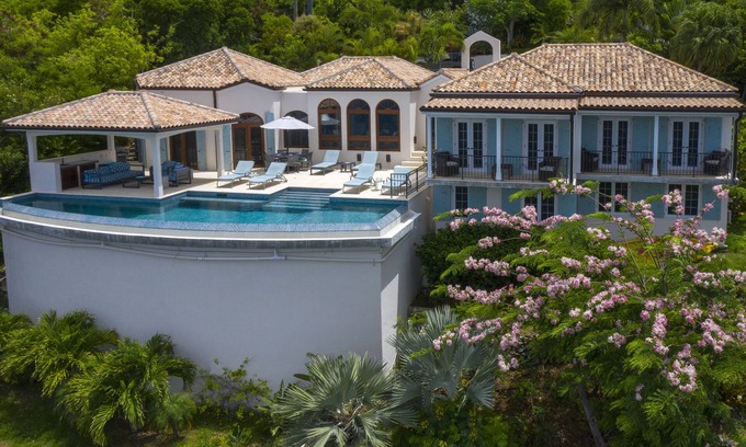 Rendezvous & Ditleff Villa | Stunning views! Infinity pool. 5* South Shore home.