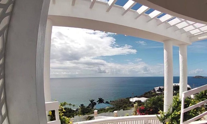 Estate Bakkero Condo | Sunset Suite: 1BR, 1BA Oasis Viewn