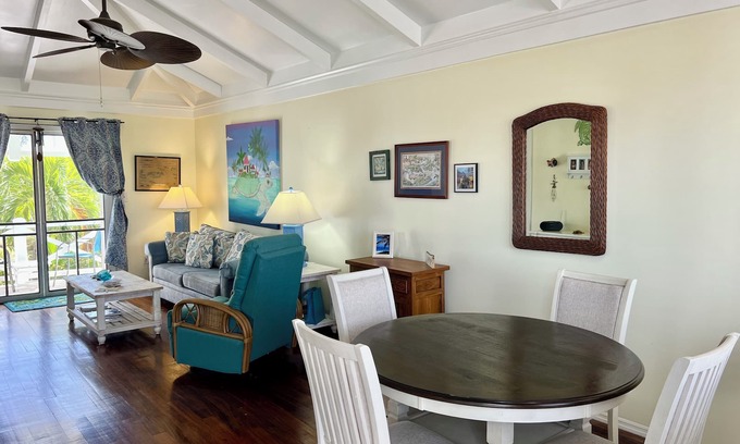 Estate Altona Condo | Swaying Palms - Southgate Courtyard 1 bedroom condo
