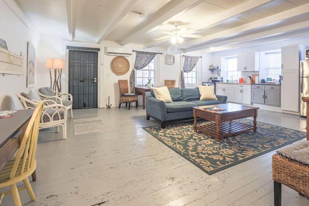 Estate East Street Apartment | The Captains Quarter's - A Relaxing Nautical Abode