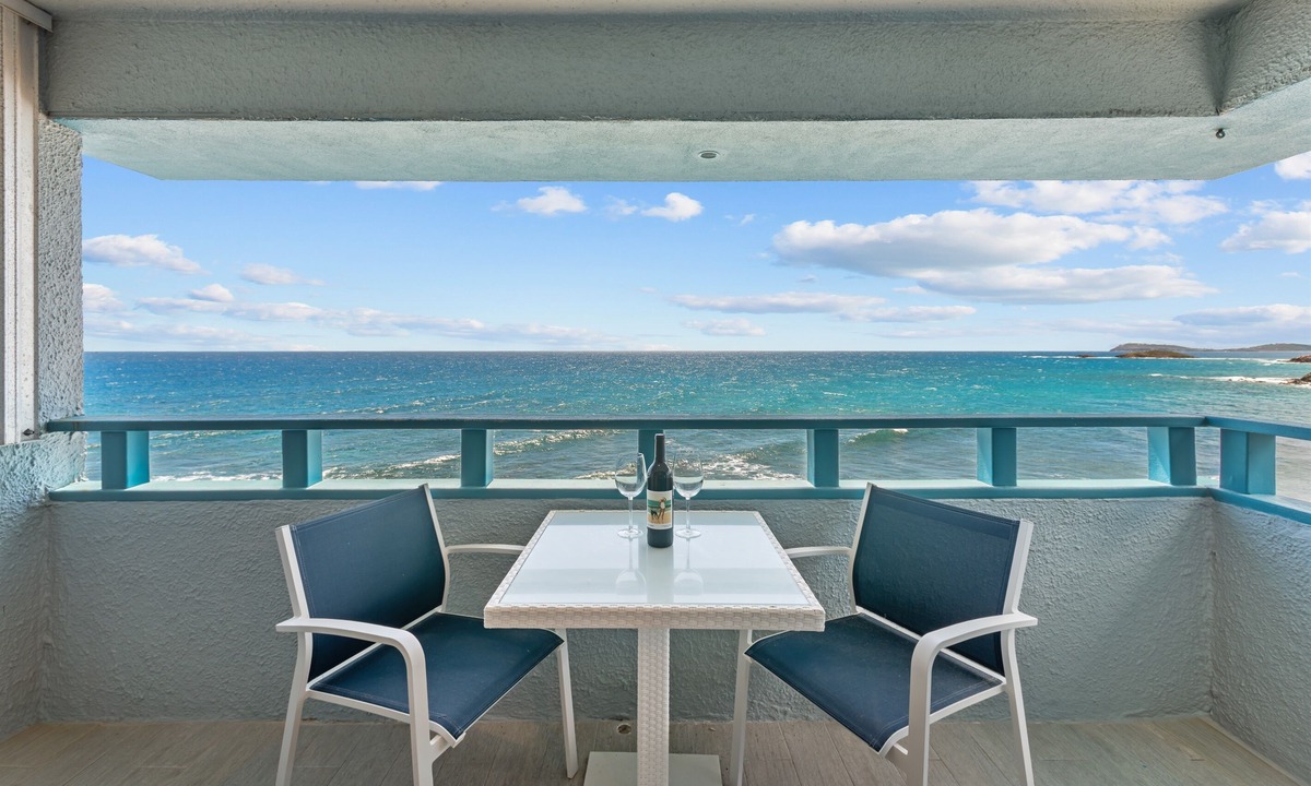 Bolongo Bay Condo | 1 bed, 1 bath, Ocean views, 3 Pools, Walk to Beach