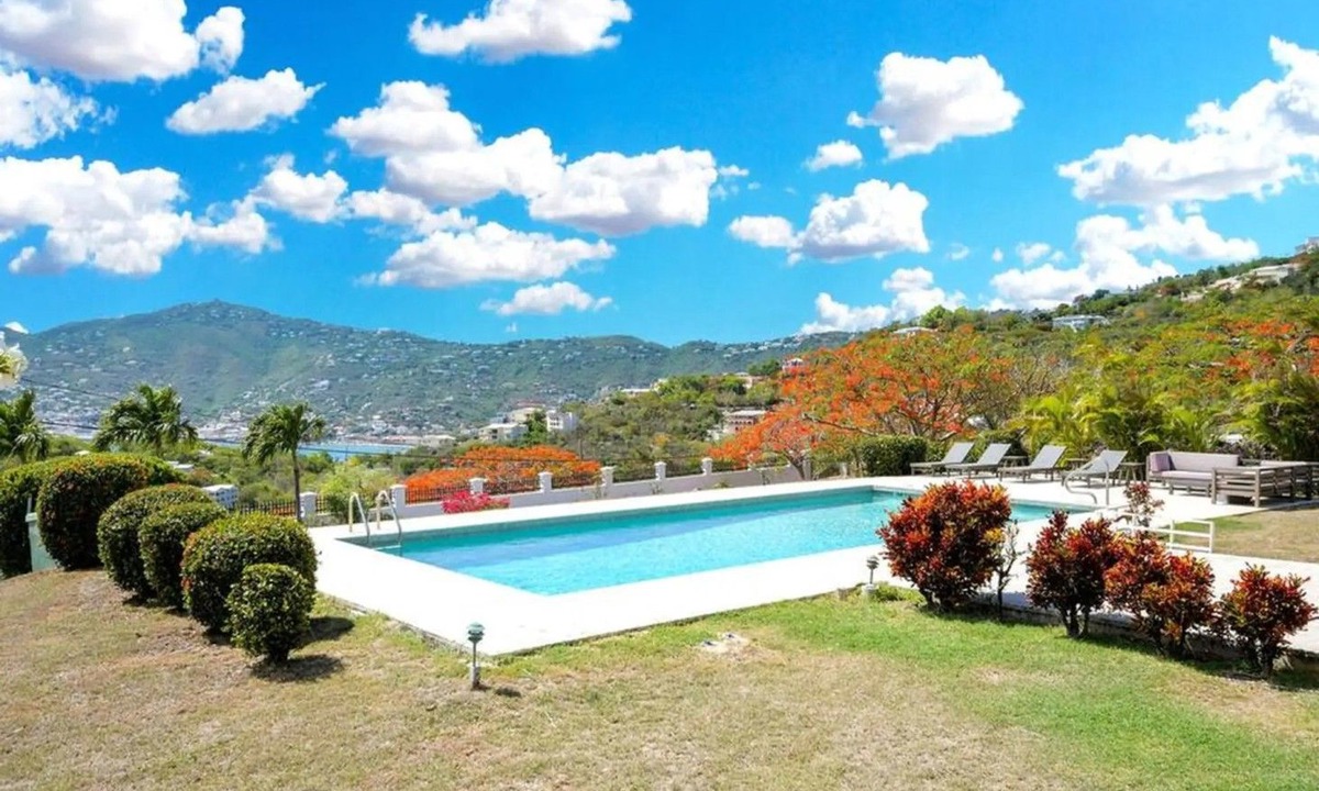 Estate Bakkero Villa | Luxury 4BR Villa with Pool & Harbor Views