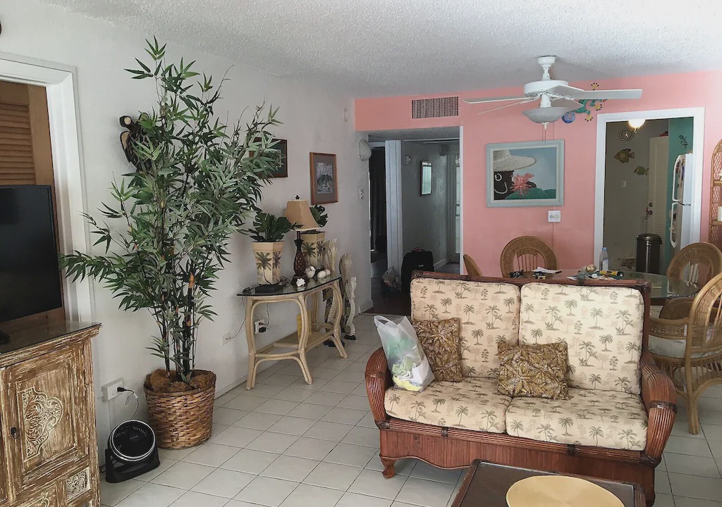 Photo of Livingroom in Estate Golden Rock