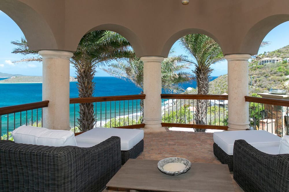 Photo of Patio Balcony in Hart Bay