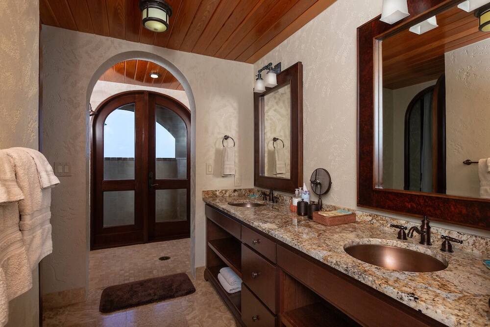 Photo of Bathroom in Hart Bay