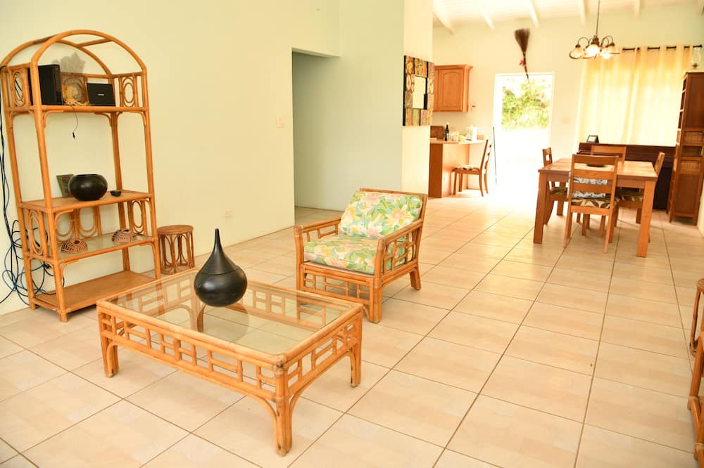 Photo of Livingroom in Sion Farm