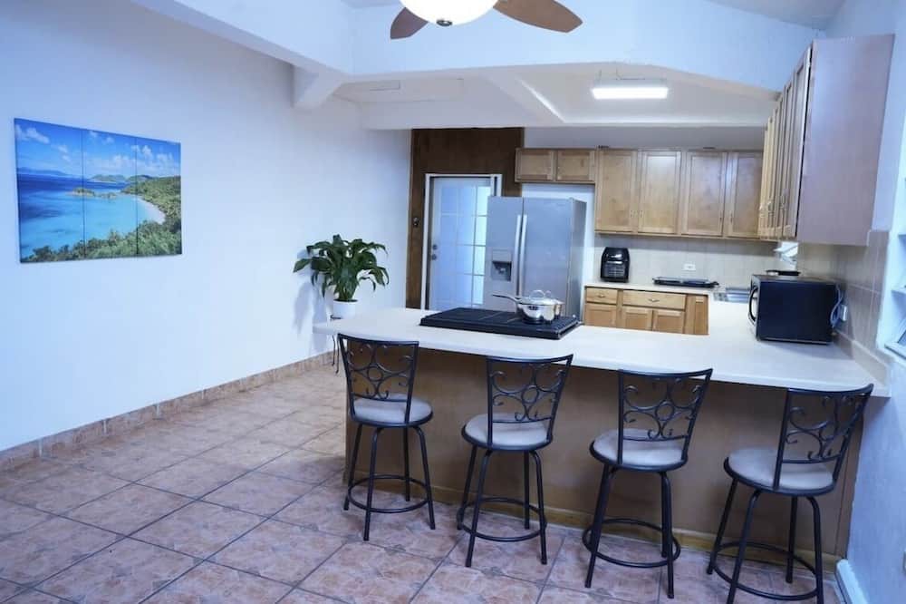 Photo of Kitchen in Estate Bordeaux