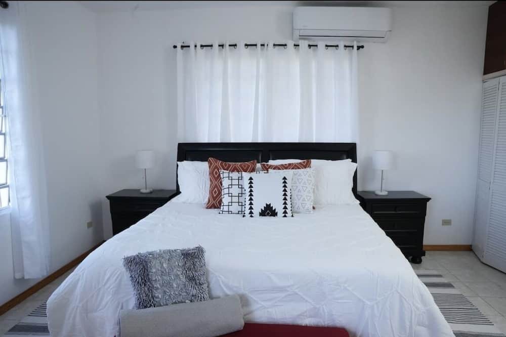Photo of Bedroom in Estate Bordeaux