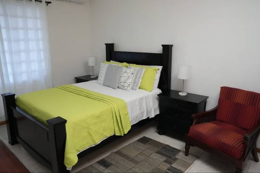 Photo of Bedroom in Estate Bordeaux