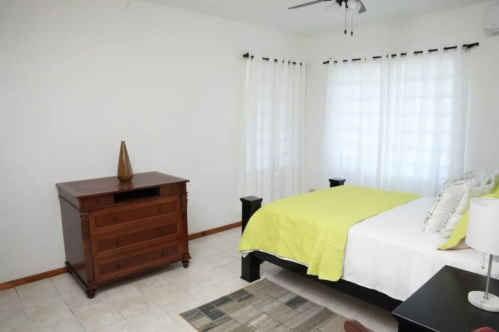 Photo of Bedroom in Estate Bordeaux